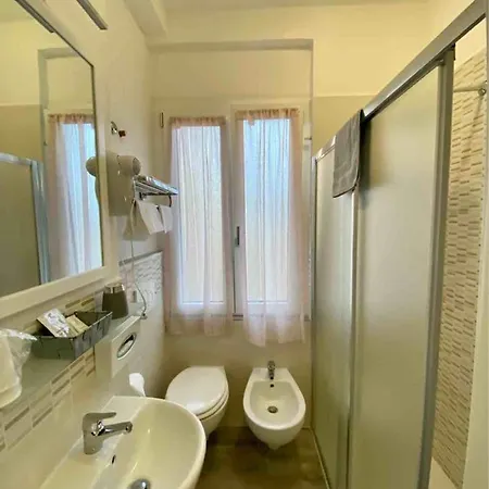 Monna Lisa Hotel 3*