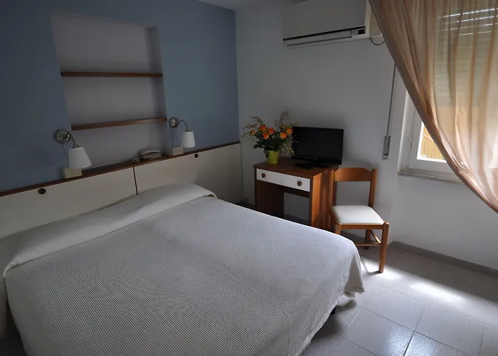 Monna Lisa فندق بروكيو